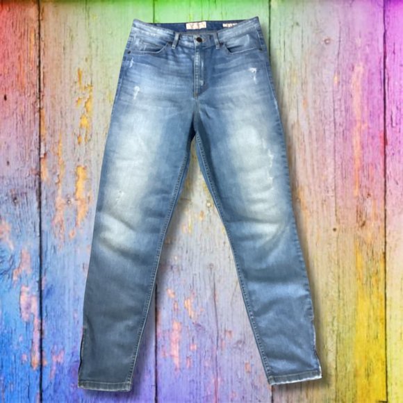 GUESS 1981 3 ZIP CROP JEAN - Distressed - Size 28.5" - Picture 2 of 6